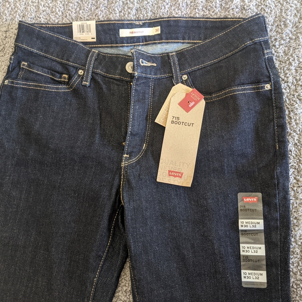 Levi's NWT size 10